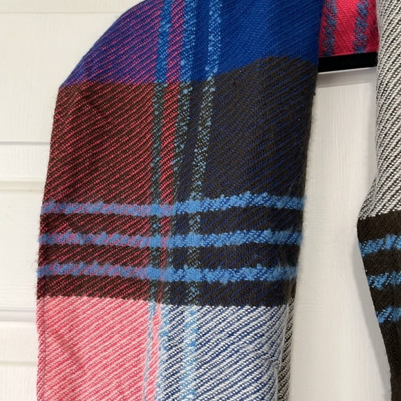 Beautiful Winter Scarf Great Condition - Picture 7 of 8